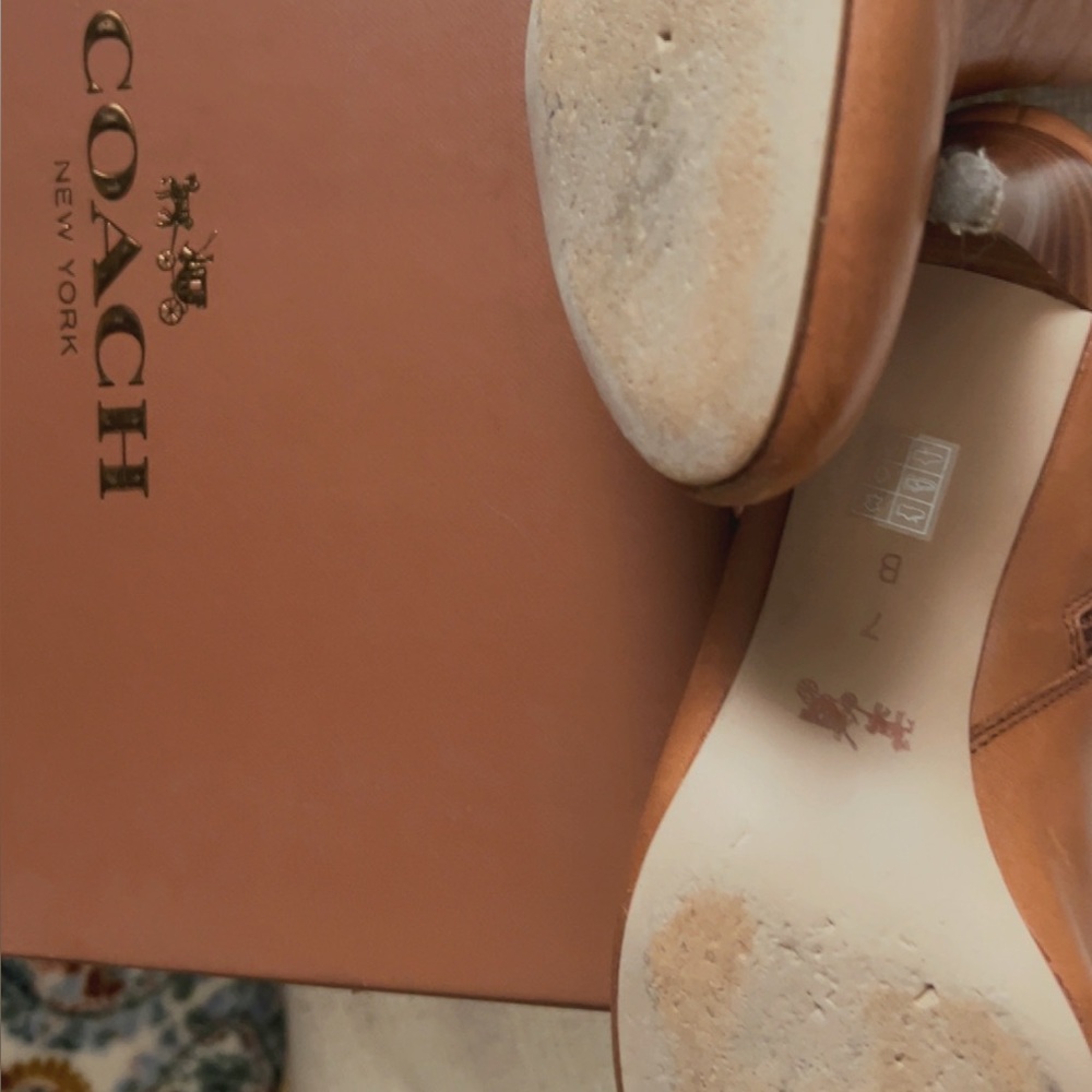 Coach booties in a beautiful tan colour, size 7 - Picture 3 of 3